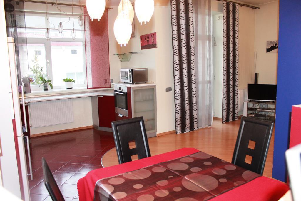 Modern Apartment On Mechnikova Street 18 リヴィウ エクステリア 写真